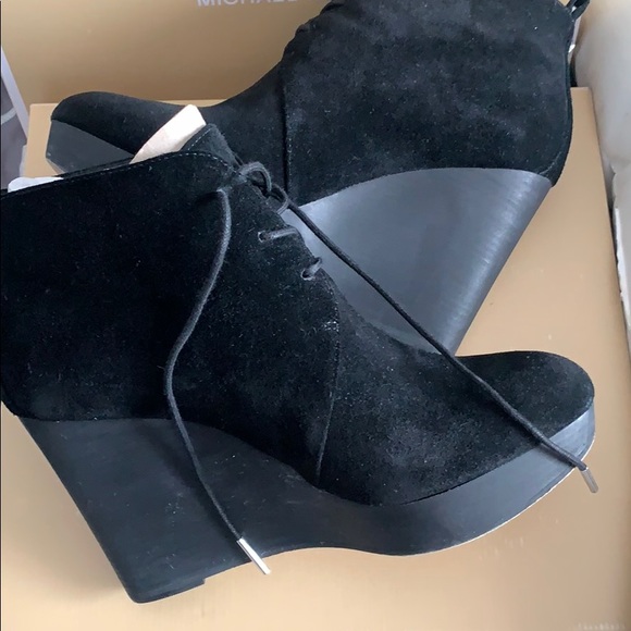 Mint condition Michael Kors booties - Picture 5 of 6